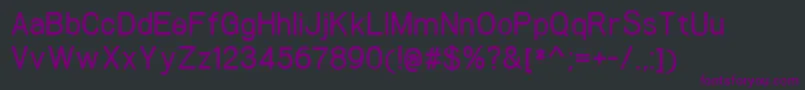 フォントWoolworthMedium – 黒い背景に紫のフォント