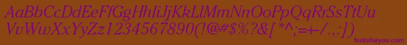 CheltenhamstdLightitalic-Schriftart – Violette Schriften auf braunem Hintergrund
