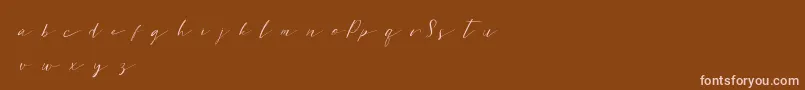 Sweetpattersondemo-Schriftart – Rosa Schriften auf braunem Hintergrund