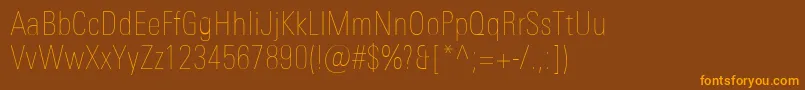 Fonte UniversNextProUltralightCondensed – fontes laranjas em um fundo marrom