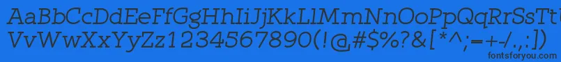 QlarendonItalic-fontti – mustat fontit sinisellä taustalla