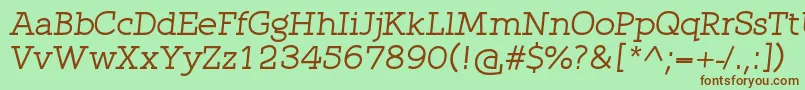 QlarendonItalic-fontti – ruskeat fontit vihreällä taustalla