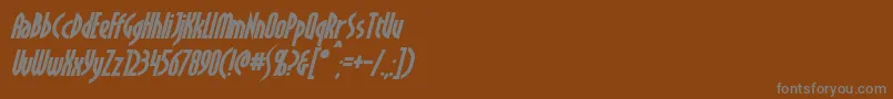 CrichtonBoldItalic-fontti – harmaat kirjasimet ruskealla taustalla