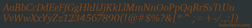 フォントCharterItcTtItalic – 黒い背景に茶色のフォント