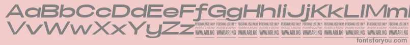 SpecifypersonalExexpbolditalic-fontti – harmaat kirjasimet vaaleanpunaisella taustalla