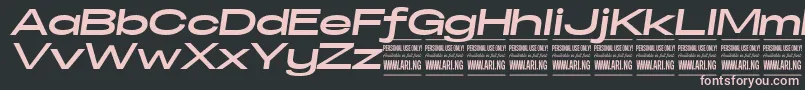 SpecifypersonalExexpbolditalic-fontti – vaaleanpunaiset fontit mustalla taustalla