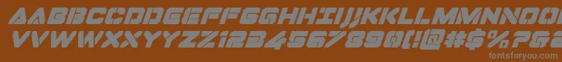 Dominojacksuperital-fontti – harmaat kirjasimet ruskealla taustalla