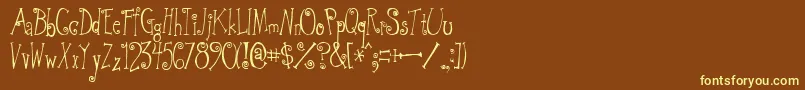 GreywolfQuirk-fontti – keltaiset fontit ruskealla taustalla