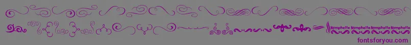 Weitere Informationen zur Nymphette-Schriftart Nymphette-Schriftart – Violette Schriften auf grauem Hintergrund