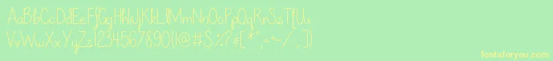 Fonte OurLilSecretForever – fontes amarelas em um fundo verde
