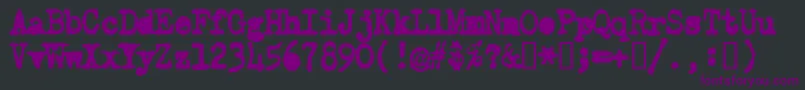 Czcionka OldTypewriterSimplified – fioletowe czcionki na czarnym tle