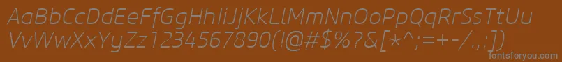 フォントCoreSansM25ExtralightItalic – 茶色の背景に灰色の文字