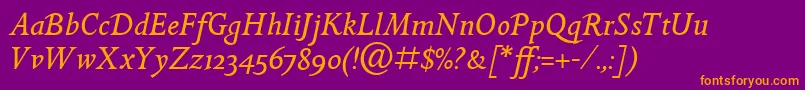 GoldenCockerelItcItalic-Schriftart – Orangefarbene Schriften auf violettem Hintergrund