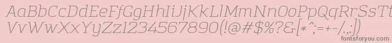 Saiba mais sobre a fonte AmazingGroteskLightItalic Fonte AmazingGroteskLightItalic – fontes cinzas em um fundo rosa