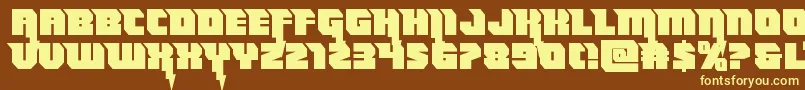 Thundertitanstraight-fontti – keltaiset fontit ruskealla taustalla