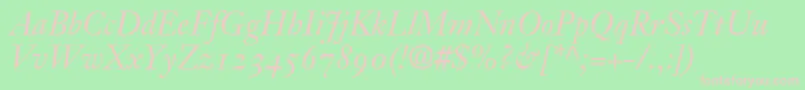 JansonOldstyleSsiItalicOldstyleFigures-fontti – vaaleanpunaiset fontit vihreällä taustalla