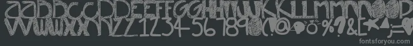 Misunderstood-fontti – harmaat kirjasimet mustalla taustalla