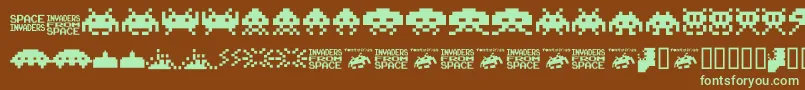 フォントInvaders.From.Space.Fontvir.Us – 緑色の文字が茶色の背景にあります。