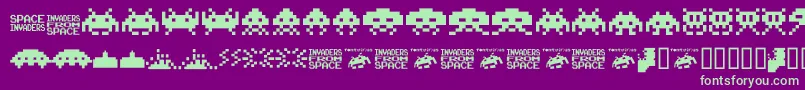 Fonte Invaders.From.Space.Fontvir.Us – fontes verdes em um fundo violeta