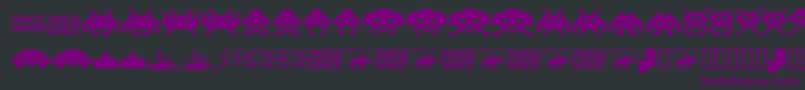 フォントInvaders.From.Space.Fontvir.Us – 黒い背景に紫のフォント