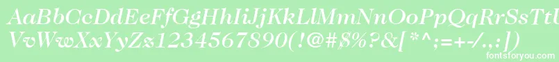 ItcCaslon224LtMediumItalic-Schriftart – Weiße Schriften auf grünem Hintergrund