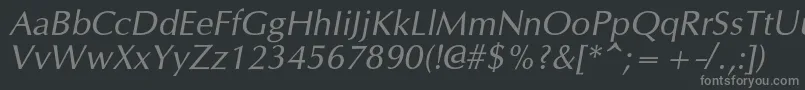 OpiumnewcItalic-fontti – harmaat kirjasimet mustalla taustalla