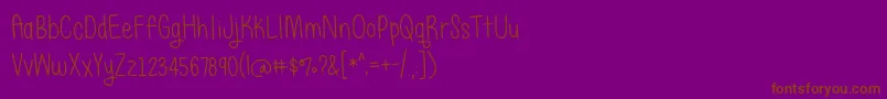 BmdJustAlice-fontti – ruskeat fontit violetilla taustalla