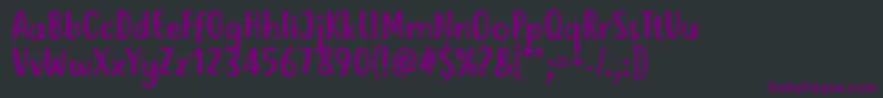 Czcionka JustTellMeWhatRegular – fioletowe czcionki na czarnym tle