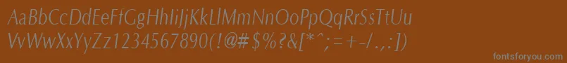 OptanecompactItalic-fontti – harmaat kirjasimet ruskealla taustalla