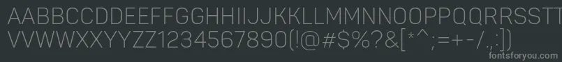 Fonte PantonnarrowLightcaps – fontes cinzas em um fundo preto