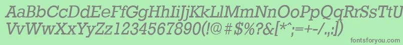 StaffordserialItalic-fontti – harmaat kirjasimet vihreällä taustalla