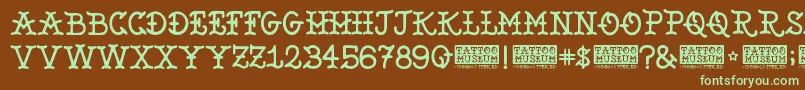 TattooMuseum-fontti – vihreät fontit ruskealla taustalla