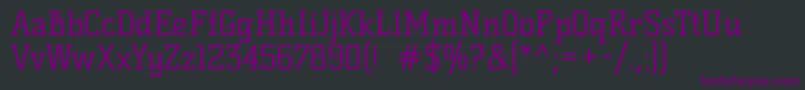 Czcionka KellySlab – fioletowe czcionki na czarnym tle