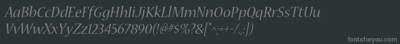 フォントNuevastdItalic – 黒い背景に灰色の文字