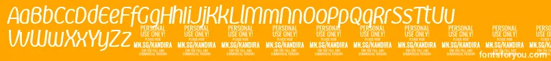 KandiraItPersonalUse-Schriftart – Weiße Schriften auf orangefarbenem Hintergrund