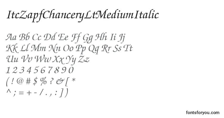 A fonte ItcZapfChanceryLtMediumItalic – alfabeto, números, caracteres especiais