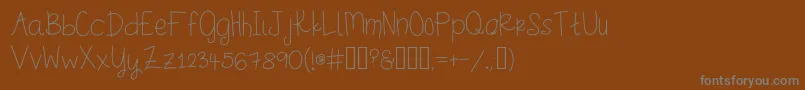 Więcej informacji o czcionce Stinkerpotomus Czcionka Stinkerpotomus – szare czcionki na brązowym tle