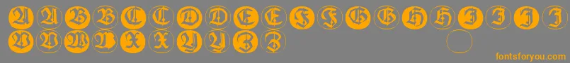 フォントFrakturinitialenangularround – オレンジの文字は灰色の背景にあります。