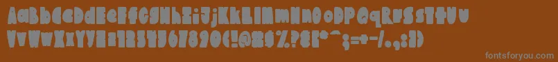 AustieBostChunkiliciousBounce-fontti – harmaat kirjasimet ruskealla taustalla