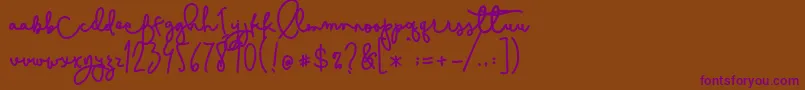 Cestlaisabelly-Schriftart – Violette Schriften auf braunem Hintergrund