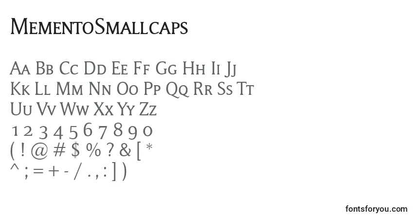 Schriftart MementoSmallcaps – Alphabet, Zahlen, spezielle Symbole