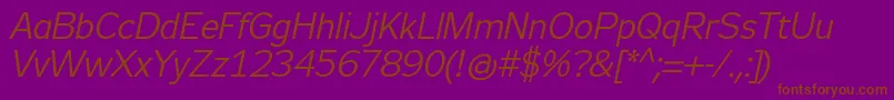 Fonte Zeppelin31Italic – fontes marrons em um fundo roxo