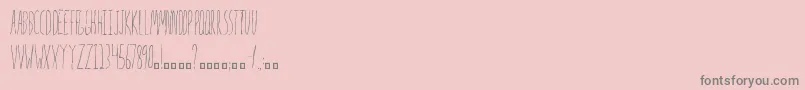 Strange-Schriftart – Graue Schriften auf rosa Hintergrund