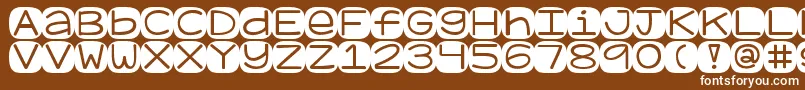 Fonte Kggeronimoblocks – fontes brancas em um fundo marrom
