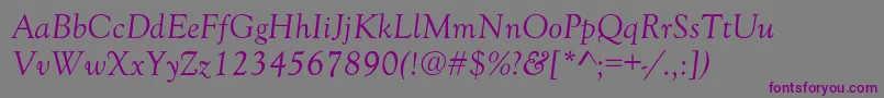 Шрифт GoudyOldStyleNormalItalic – фиолетовые шрифты на сером фоне