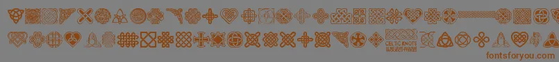 フォントCelticKnots – 茶色の文字が灰色の背景にあります。