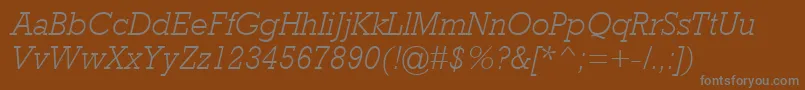 RockwellMtLightItalic-fontti – harmaat kirjasimet ruskealla taustalla
