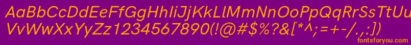 HkgroteskMediumitalic-fontti – oranssit fontit violetilla taustalla