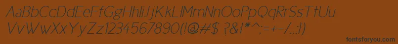 Cicle Fina Italic-fontti – mustat fontit ruskealla taustalla