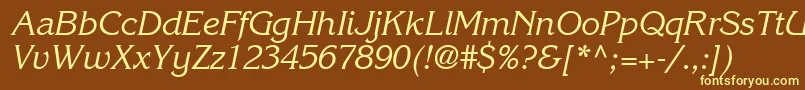 IntuitionSsiItalic-fontti – keltaiset fontit ruskealla taustalla